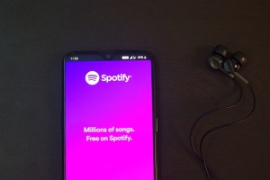 Muzikos platforma „Spotify“ keičia taisykles: siekia pažaboti sukčius