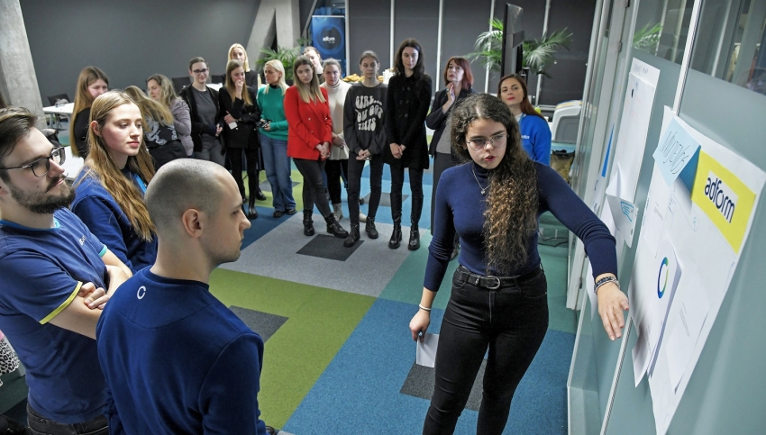 Vilniuje surengta „Merginų technologijų diena”: iniciatyvos sumanytojai ragino merginas pamiršti visas savo baimes, susijusias su IT sritimi