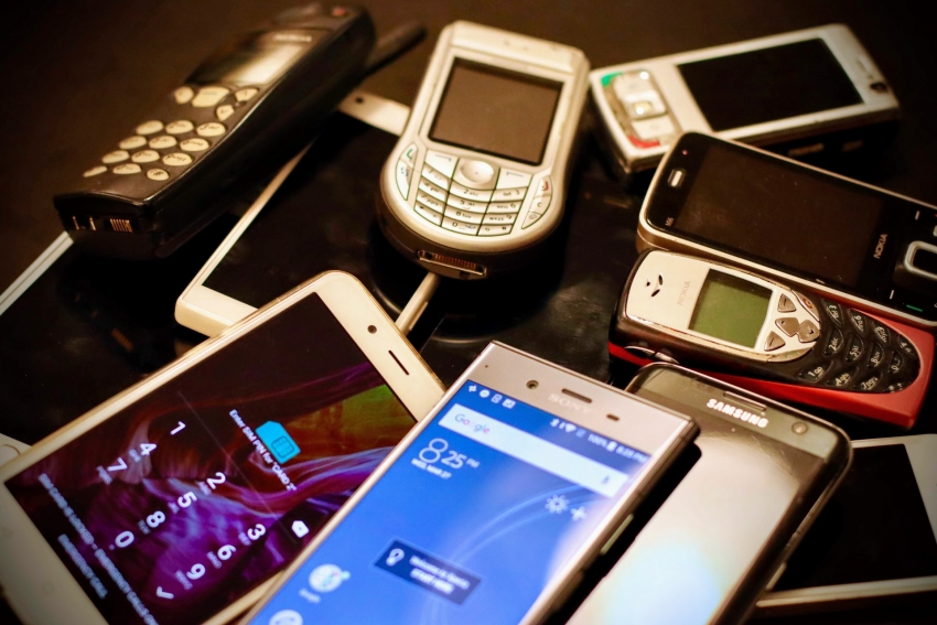 Visoje ES – milijonai nebenaudojamų telefonų: kodėl jų tiek daug ir kokią naudą iš jų galime gauti? 