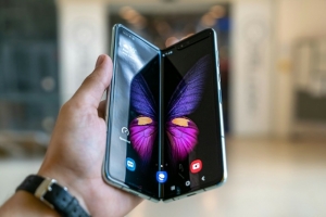 Ploni, labai ry&scaron;kūs ir net suvyniojami: OLED technologijomis paremti ekranai sparčiai veržiasi į rinkos lyderius