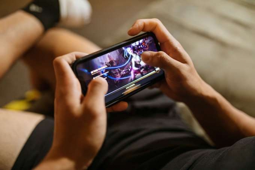 Nuotykių ir emocijų užtaisas – geriausi nemokami mobilieji žaidimai 2023 metų rudenį