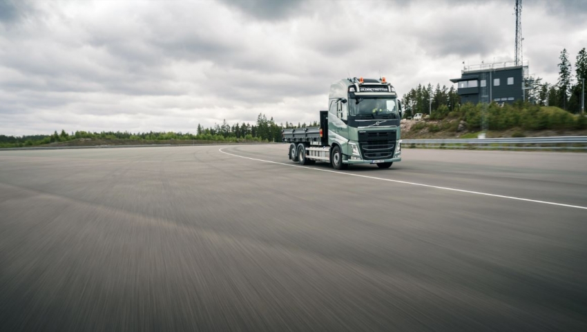 „Telia“ ir „Ericsson“ pradeda ateities transporto inovacijų programą – sunkvežimius valdys 5G