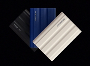 „Samsung“ pristatė nešiojamą išorinę talpyklą „Samsung Rugged T7 Shield“ – aktyviems, keliaujantiems turinio kūrėjams
