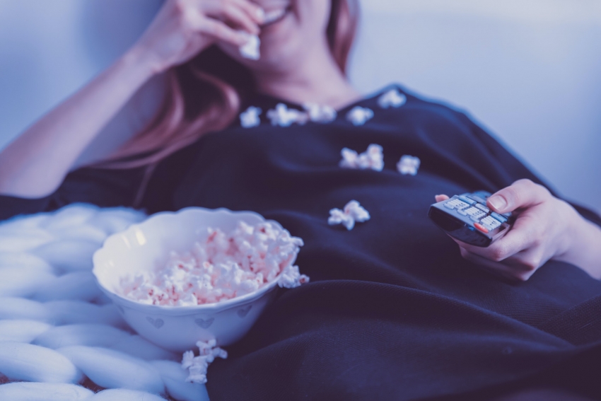 Penki patarimai, kurie leis televizorių namuose žiūrėti taip, lyg būtumėte kino teatre