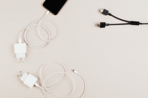Daugybei kroviklių &ndash; galas? Europa įvedė bendrą kroviklių standartą daugeliui įrenginių, paklus net &bdquo;Apple&ldquo;